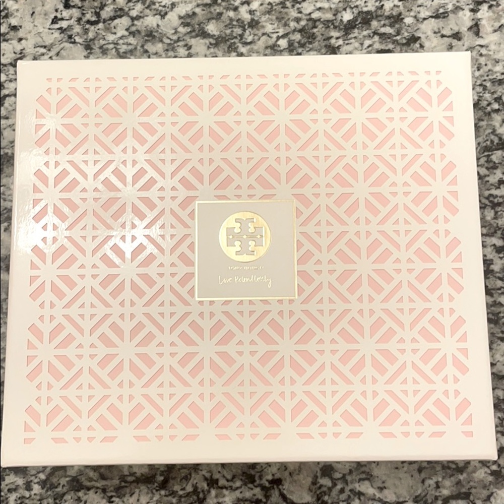 NWT Tory Burch Love Relentlessly Gift Set